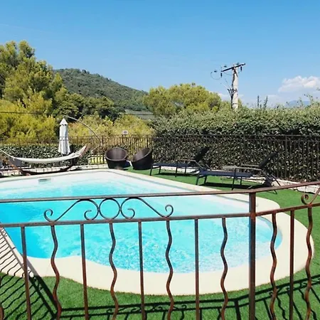 Avec Piscine