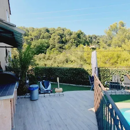 Avec Piscine Holiday home